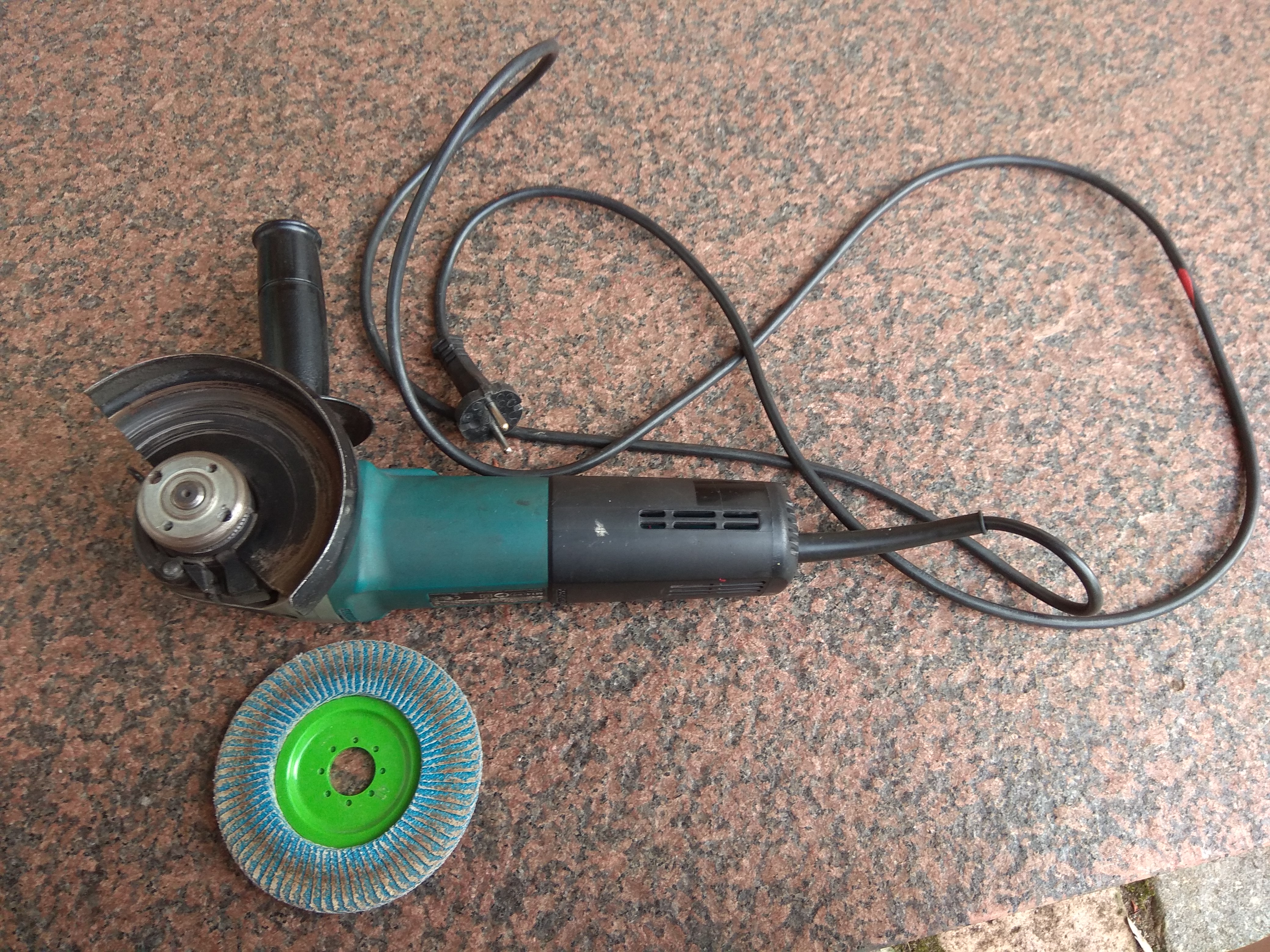 angle grinder.jpg