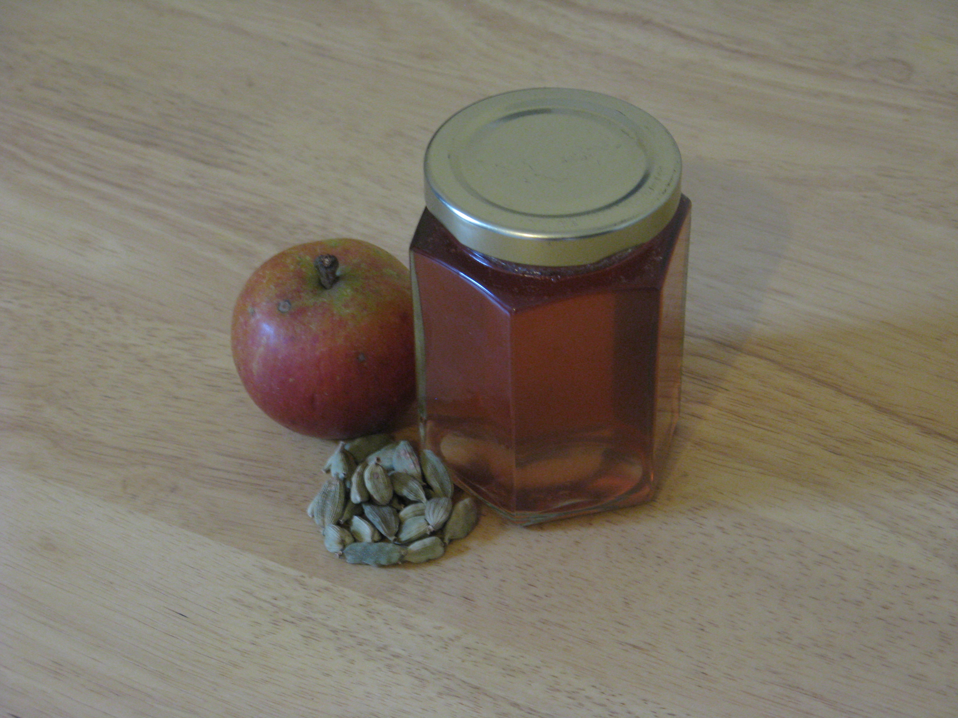 apple and cardamom jelly.JPG