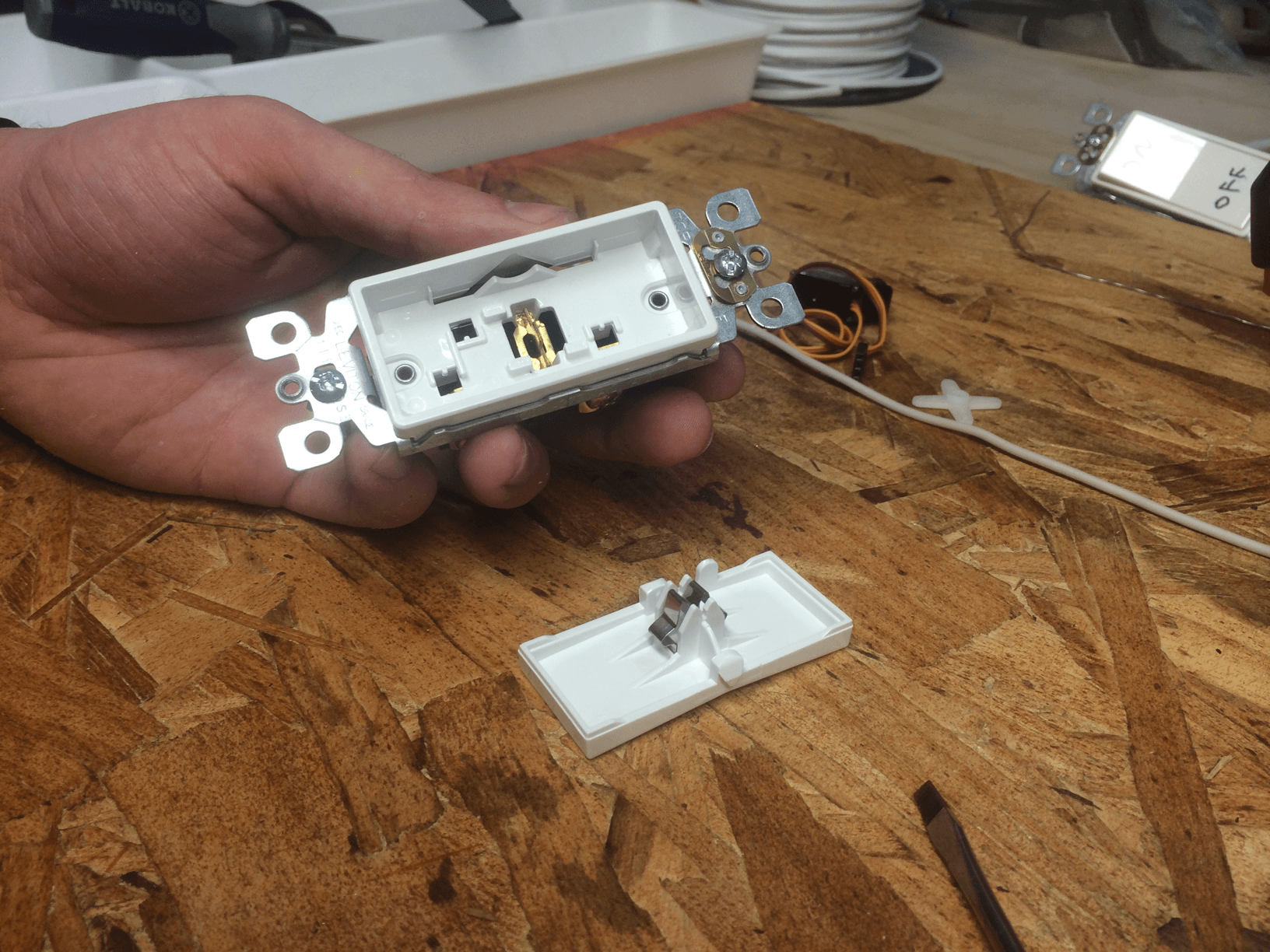 arduino-controlled-lightswitch-step-1-3.png