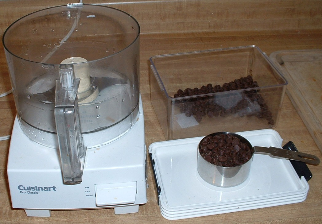 b01_potDeCreme_chocolateChopSetup.jpg