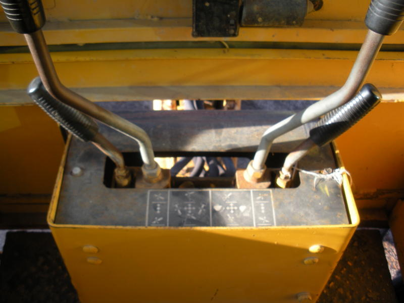 backhoe controls.bmp