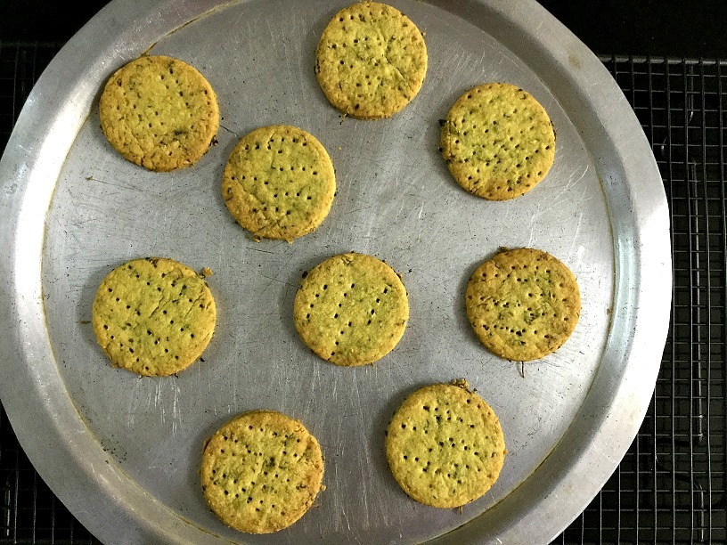 baked khara biscuit1.jpg