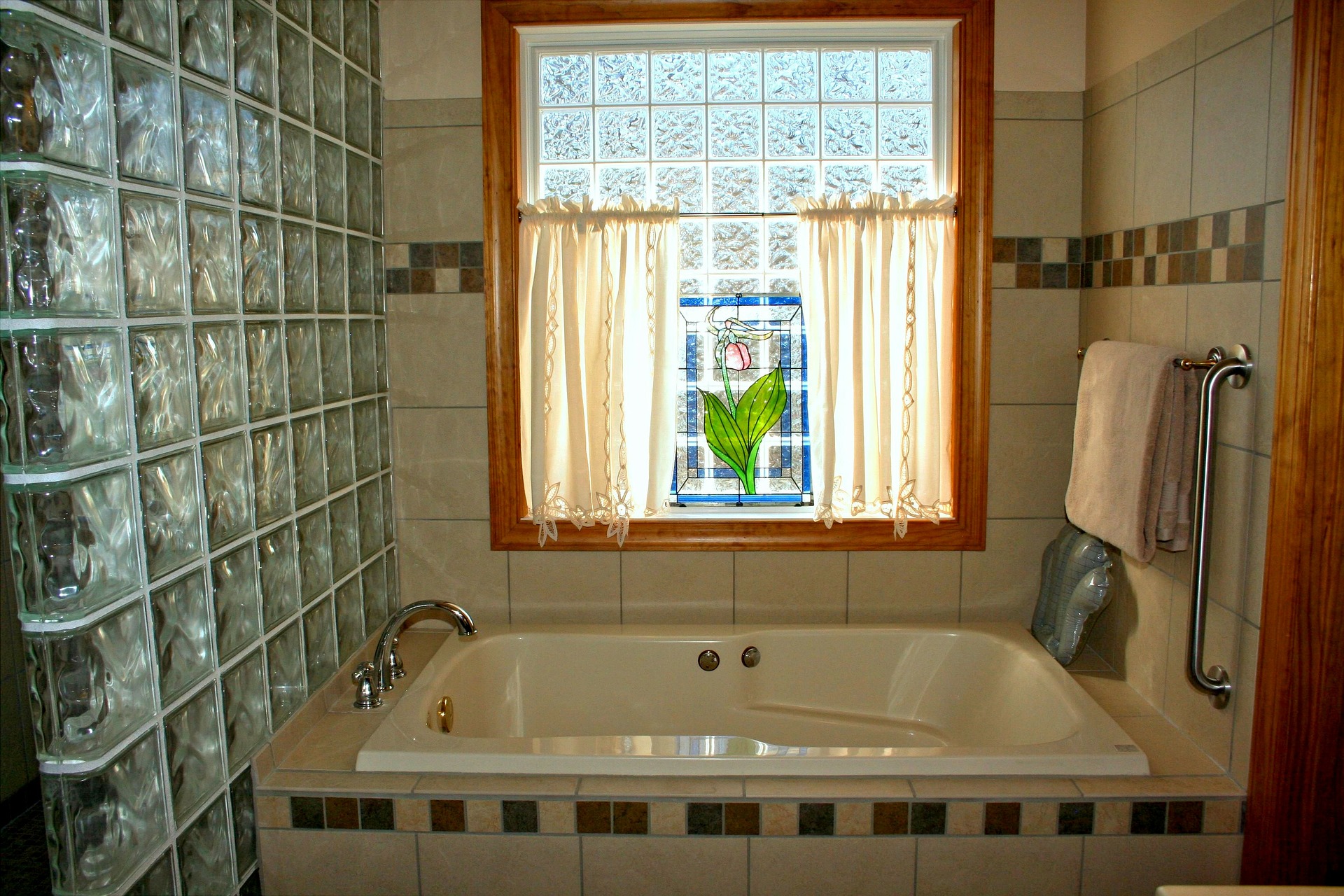 bathtub-54587_1920.jpg