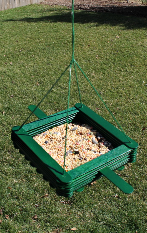 bird feeder vertical outdoor .jpg