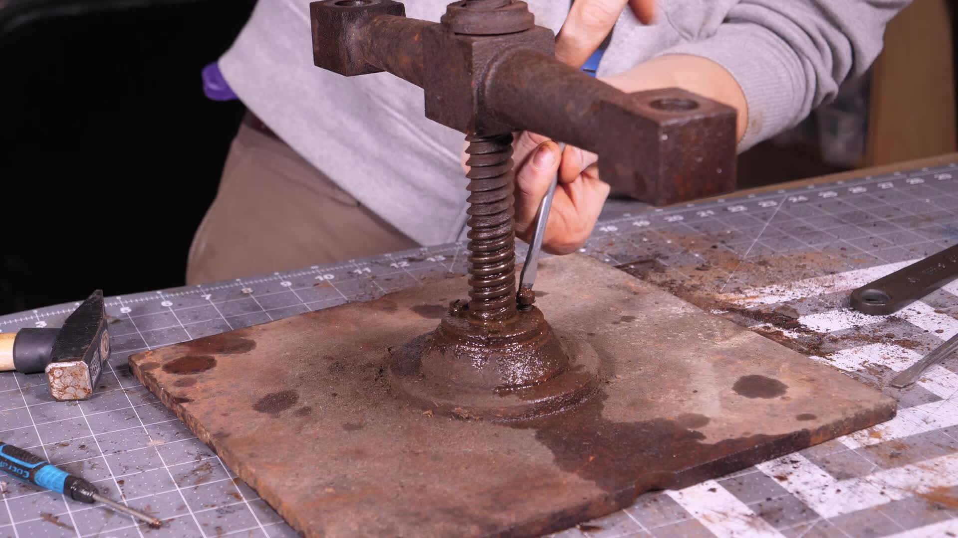 book_press_bookpress_restoration_diy_restore_tool_metal_electrolysis_00014.jpg