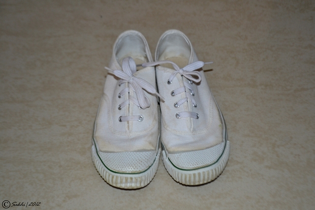 boring-white-canvas-shoes.jpg