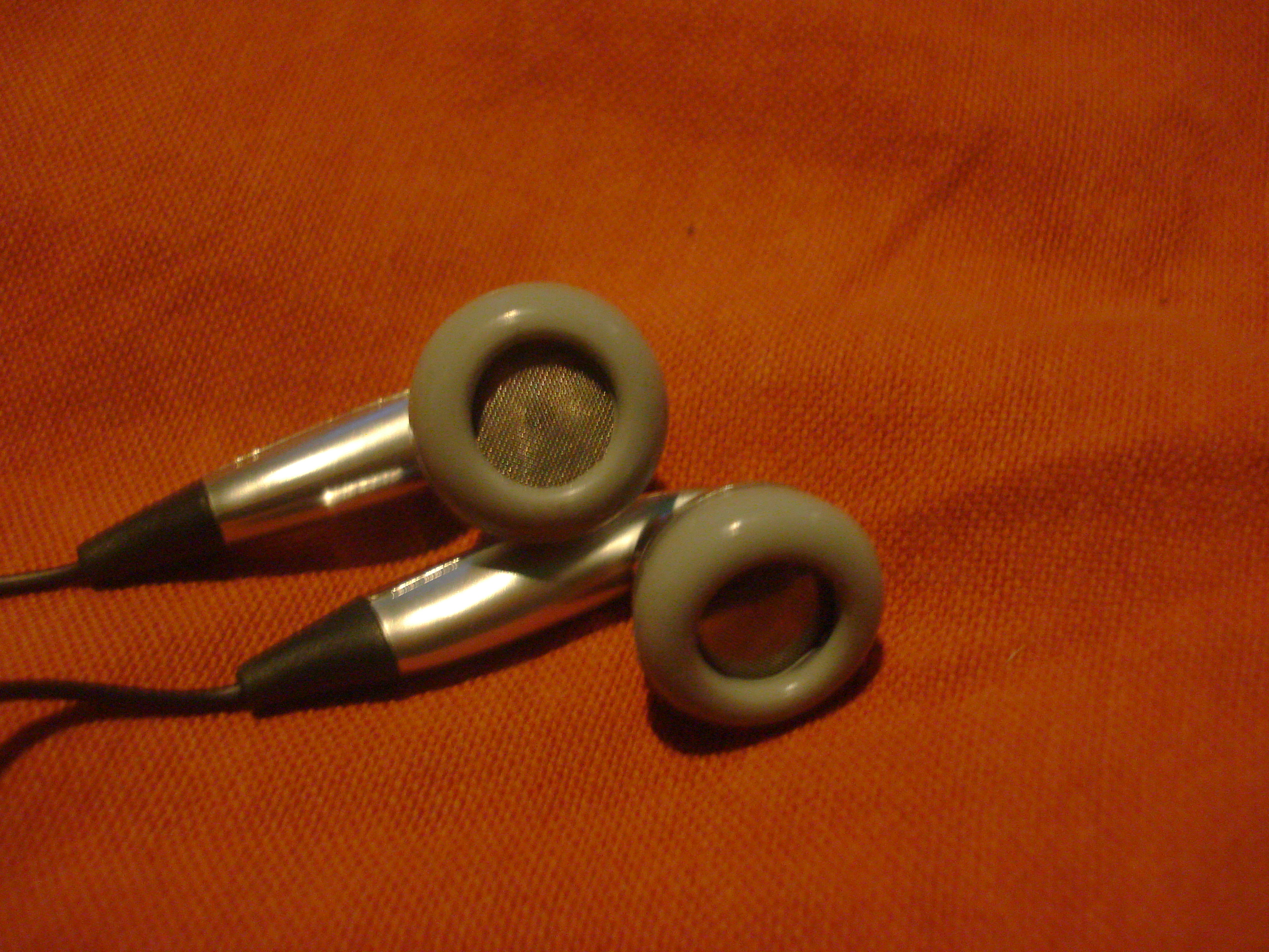 bullet earbuds 003.jpg