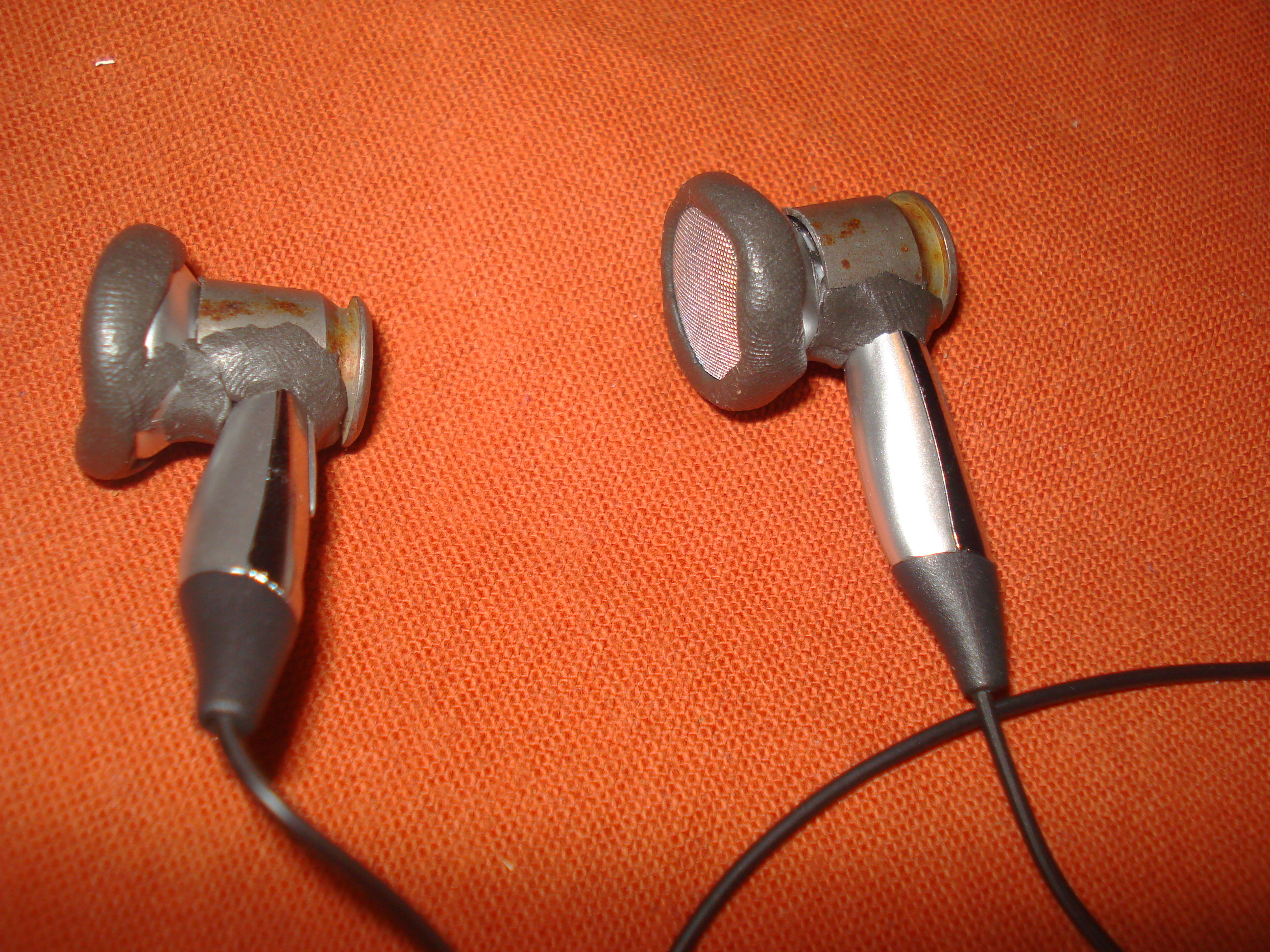 bullet earbuds 024.jpg