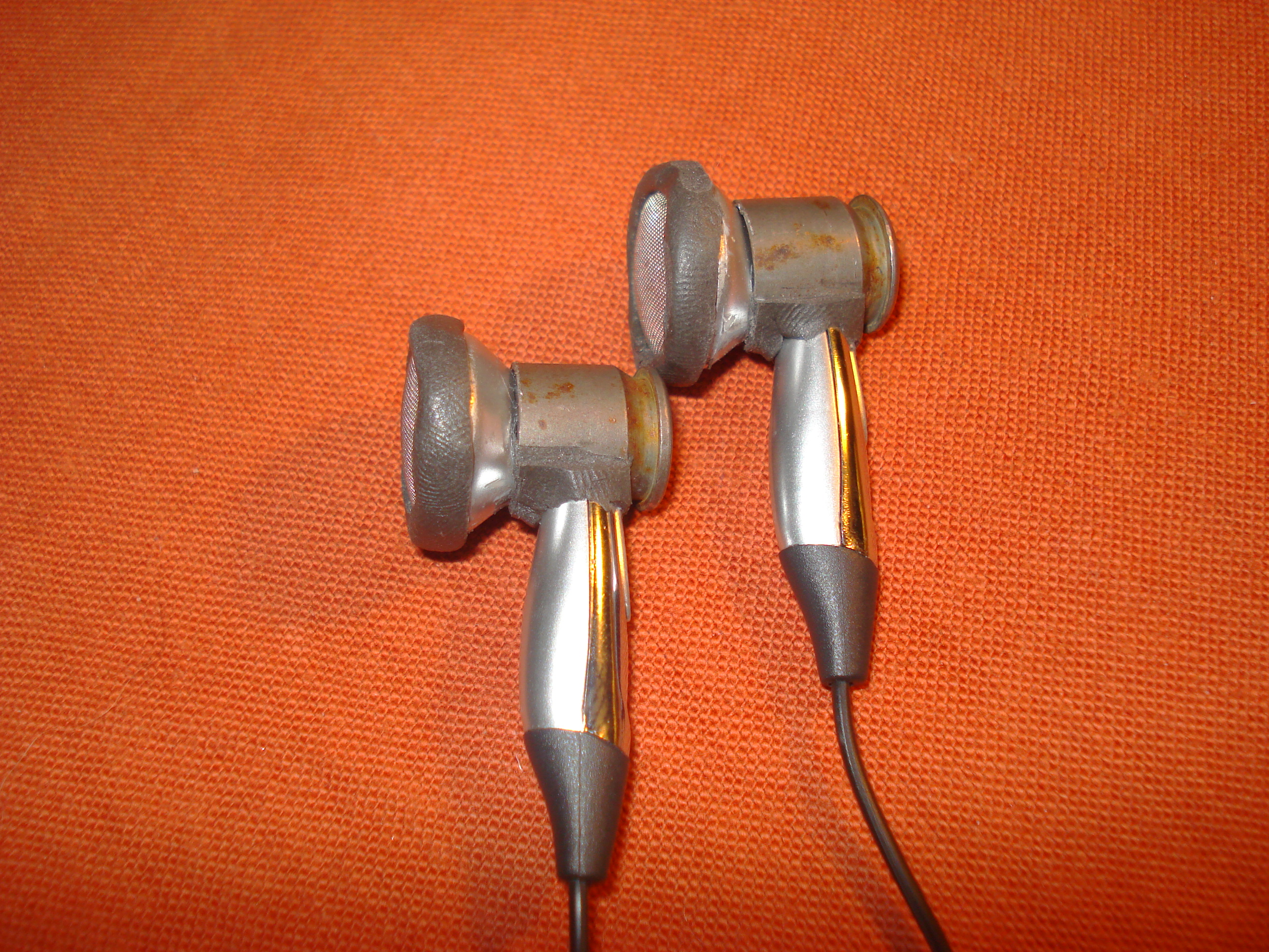 bullet earbuds 028.jpg