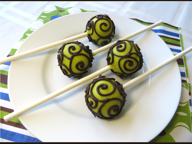 cakePop_Swirl_withNapkin2_bySparkedIdeasOnYouTube.jpg