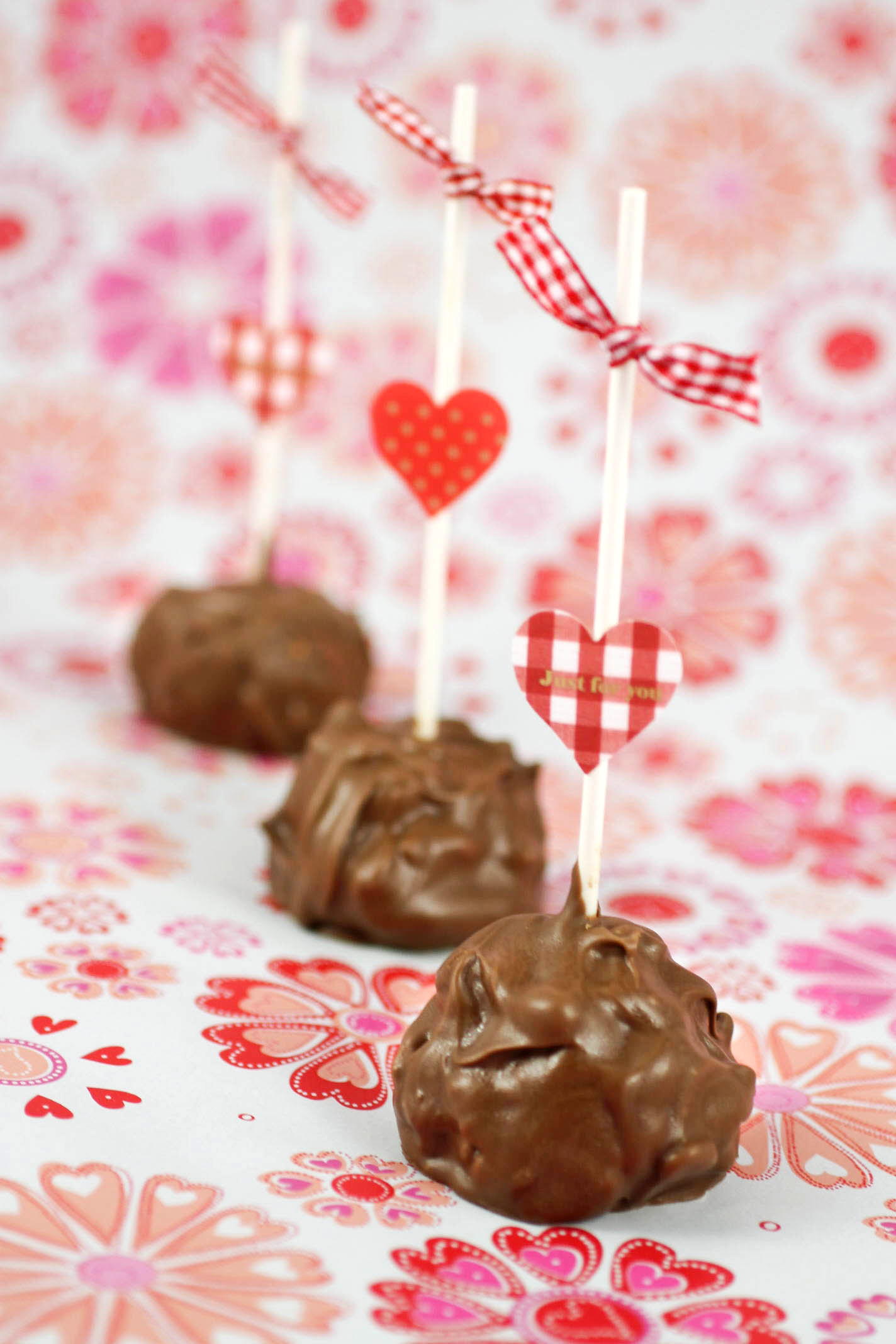 caramel candy oreo cake pops trio bubble and sweet valentine for men.jpg