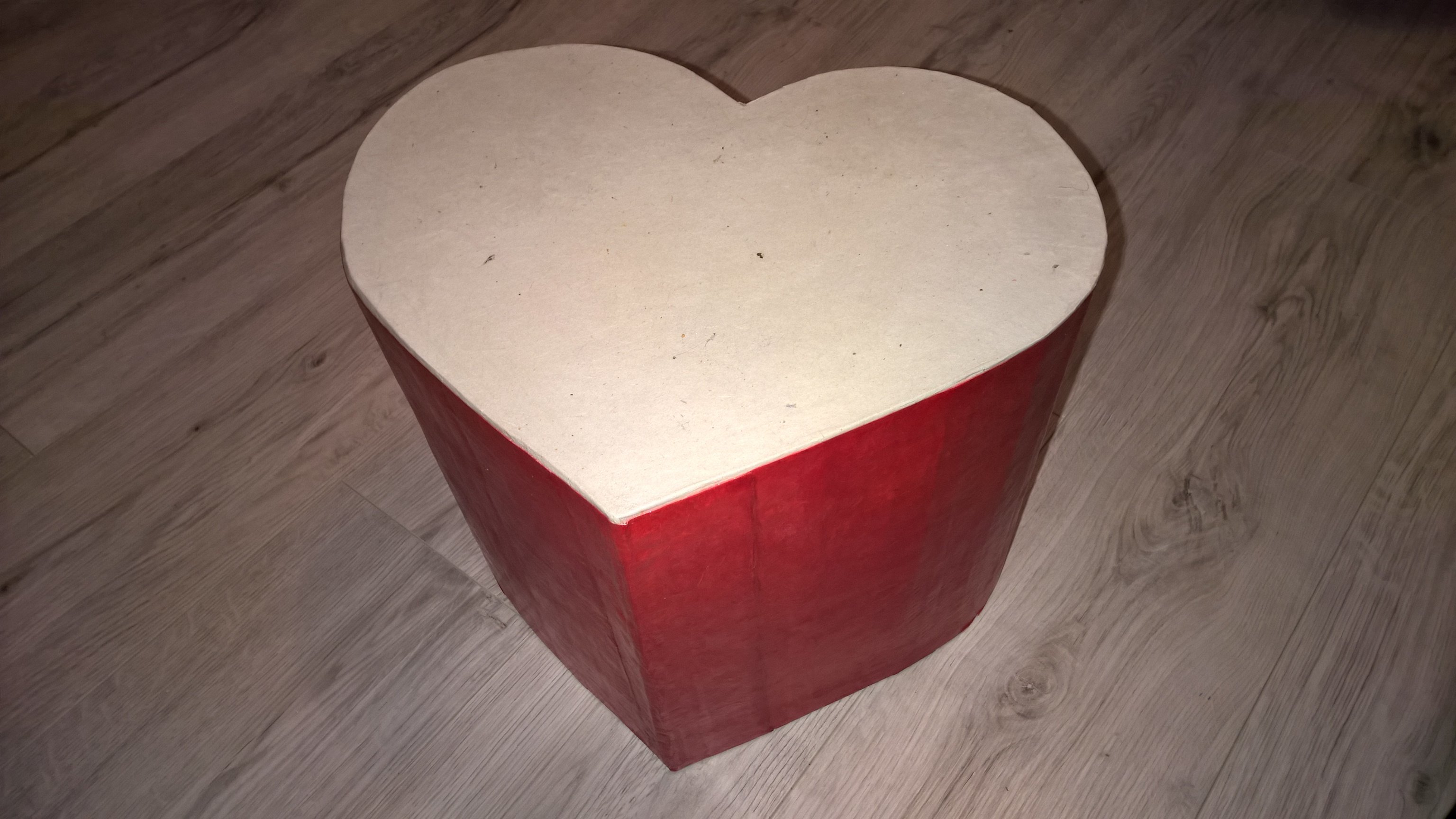 cardboard heart seat - Copie.jpeg