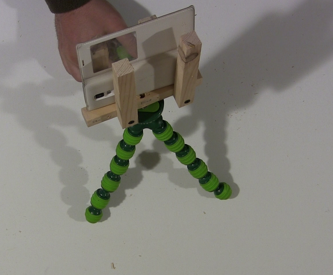 cellphone tripod mount- use.png