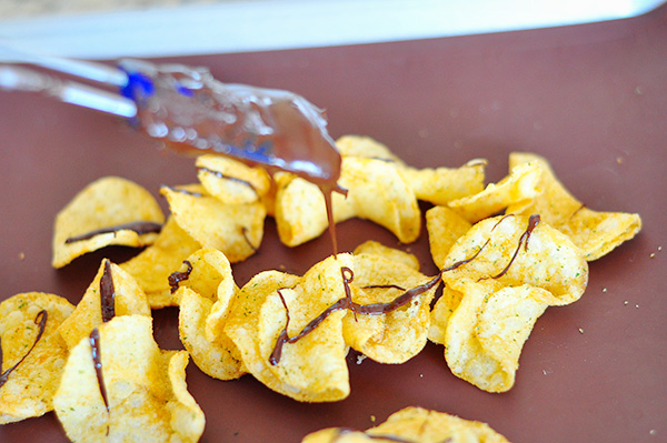 chocolate-covered-potato-chips3.jpg