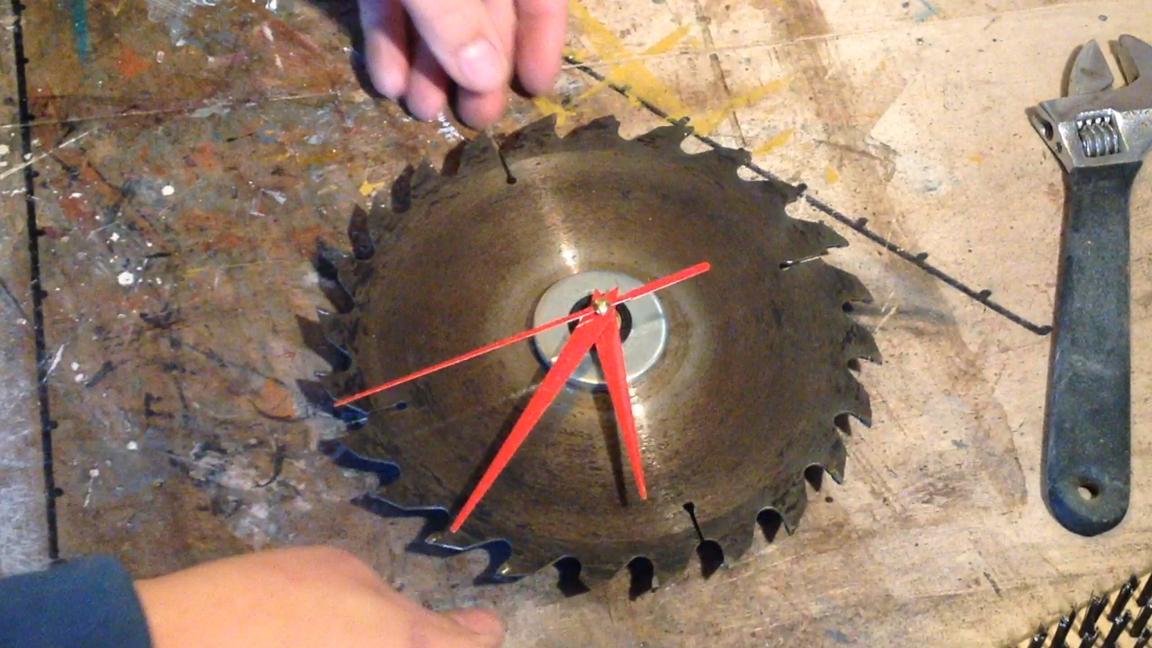 circular-saw-blade-clock-hands.jpg