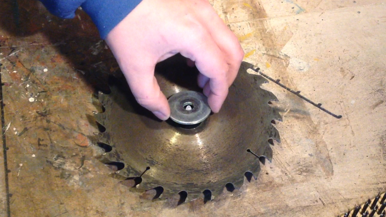 circular-saw-blade-clock-washers.jpg