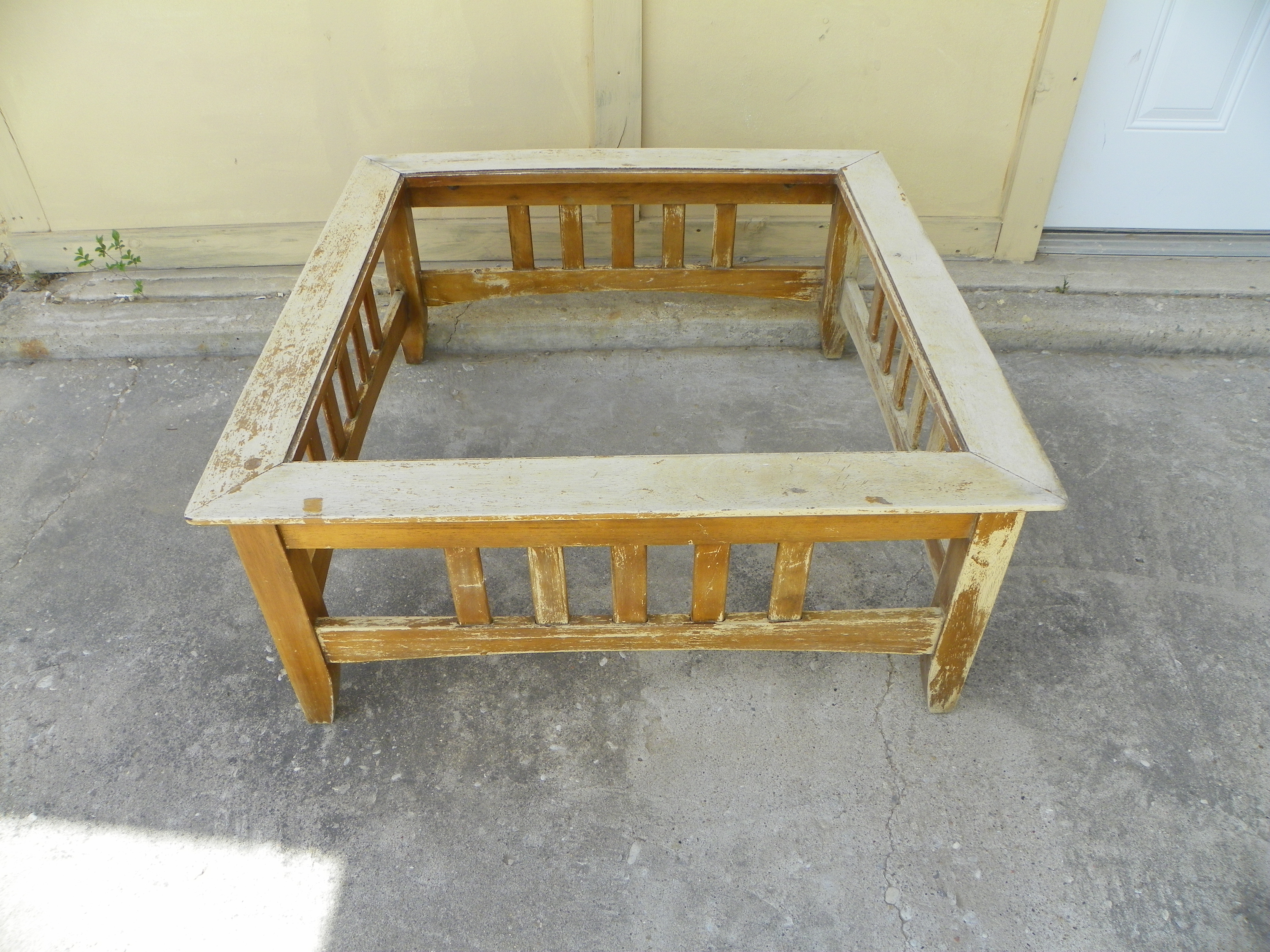 coffee table white 001.jpg