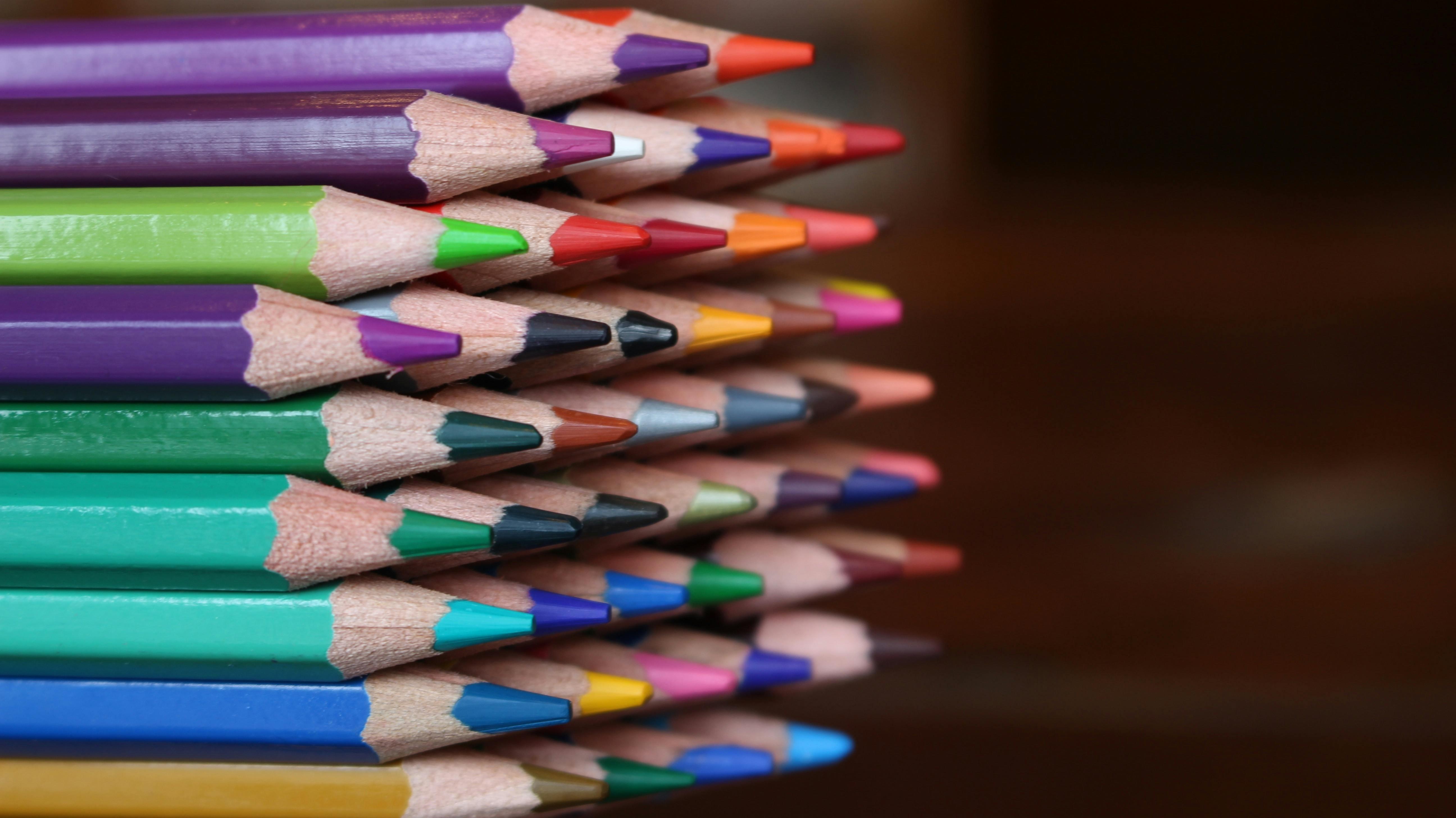 colored-pencil-set-220325.jpg