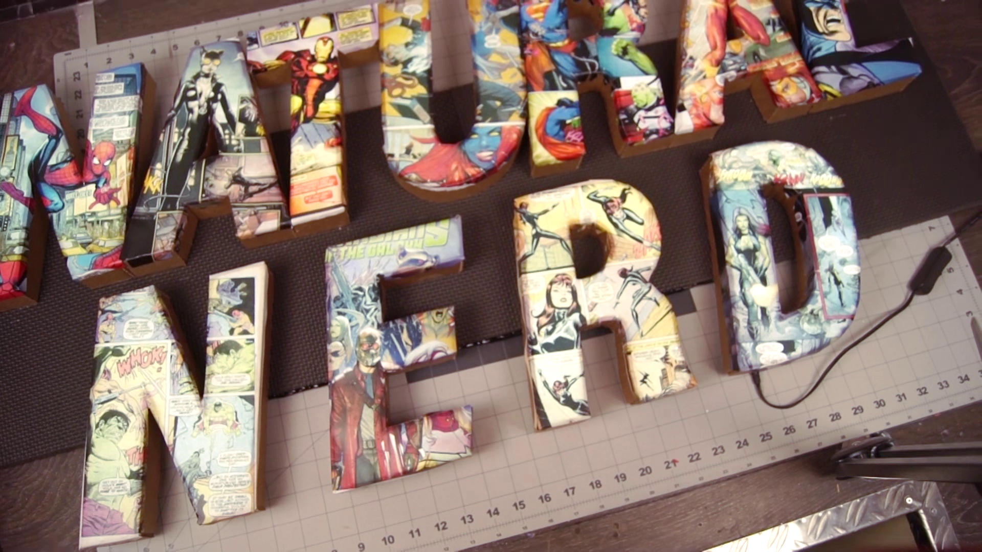 comic-book-superhero-wall-sign-led-light-decoration-nerdy-2017-06-21-13h51m07s137.png
