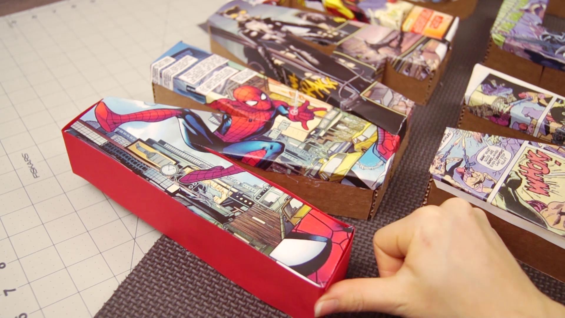 comic-book-superhero-wall-sign-led-light-decoration-nerdy-2017-06-21-13h51m50s48.png