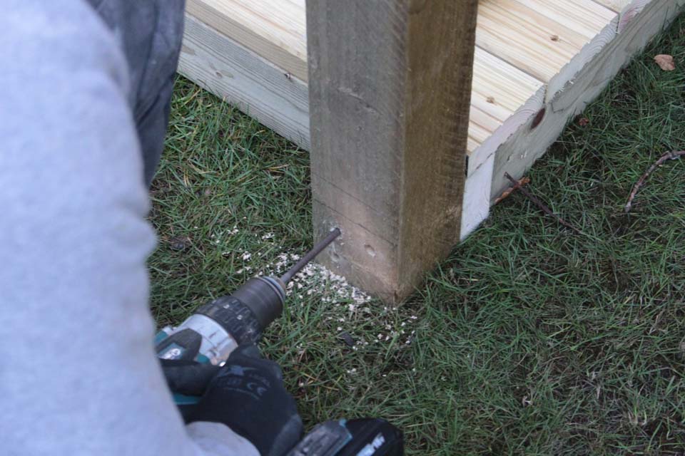 constructing_the_decking_part_4.jpg