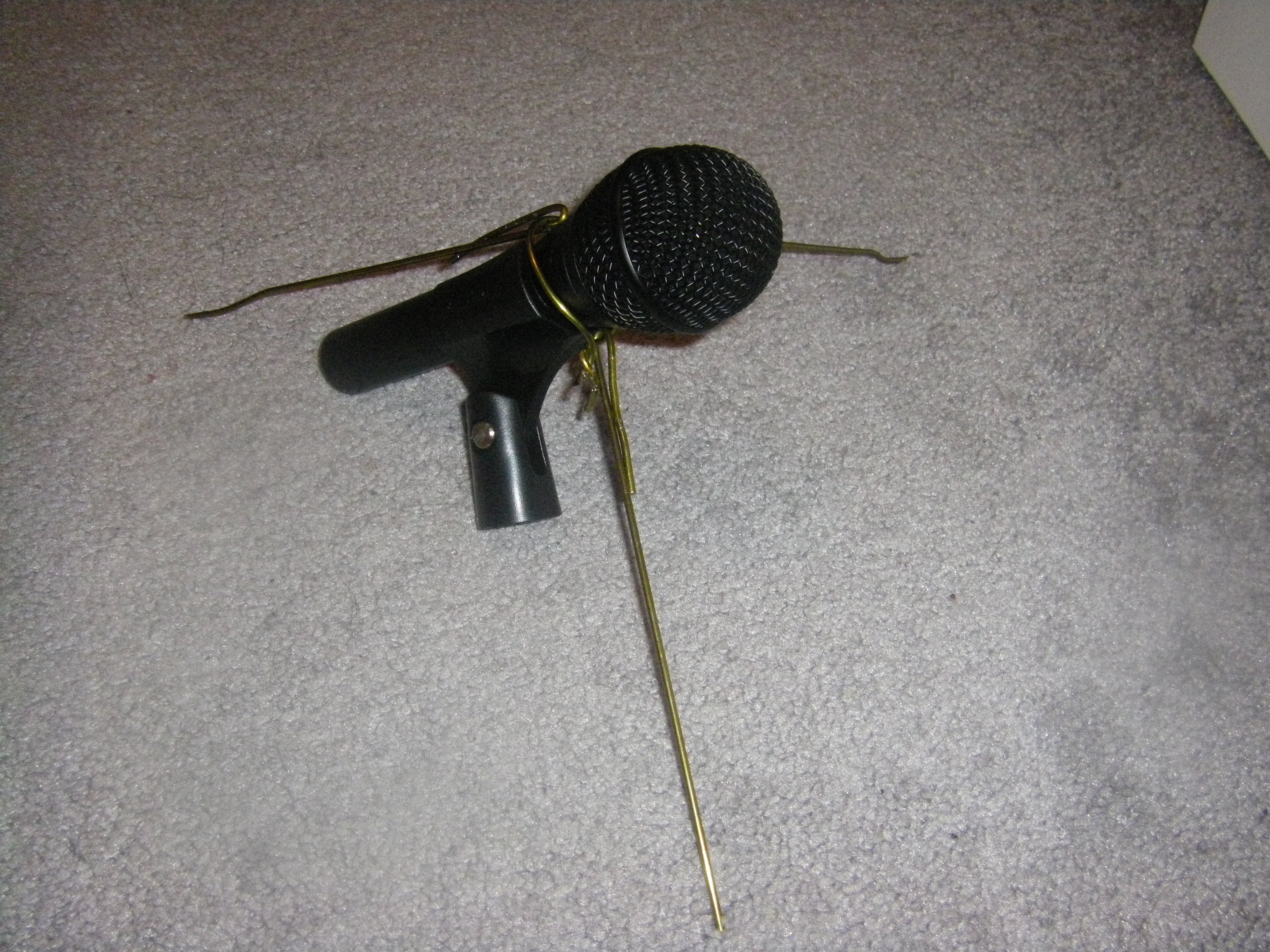 contraption on mic.JPG