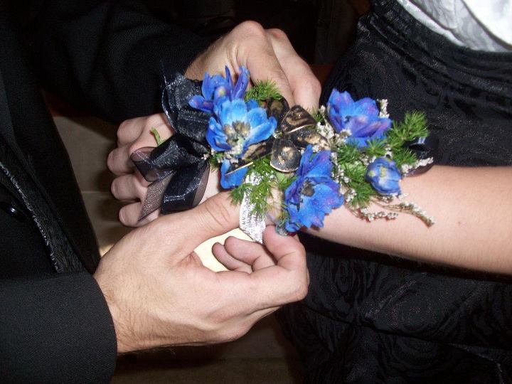 corsage.jpg