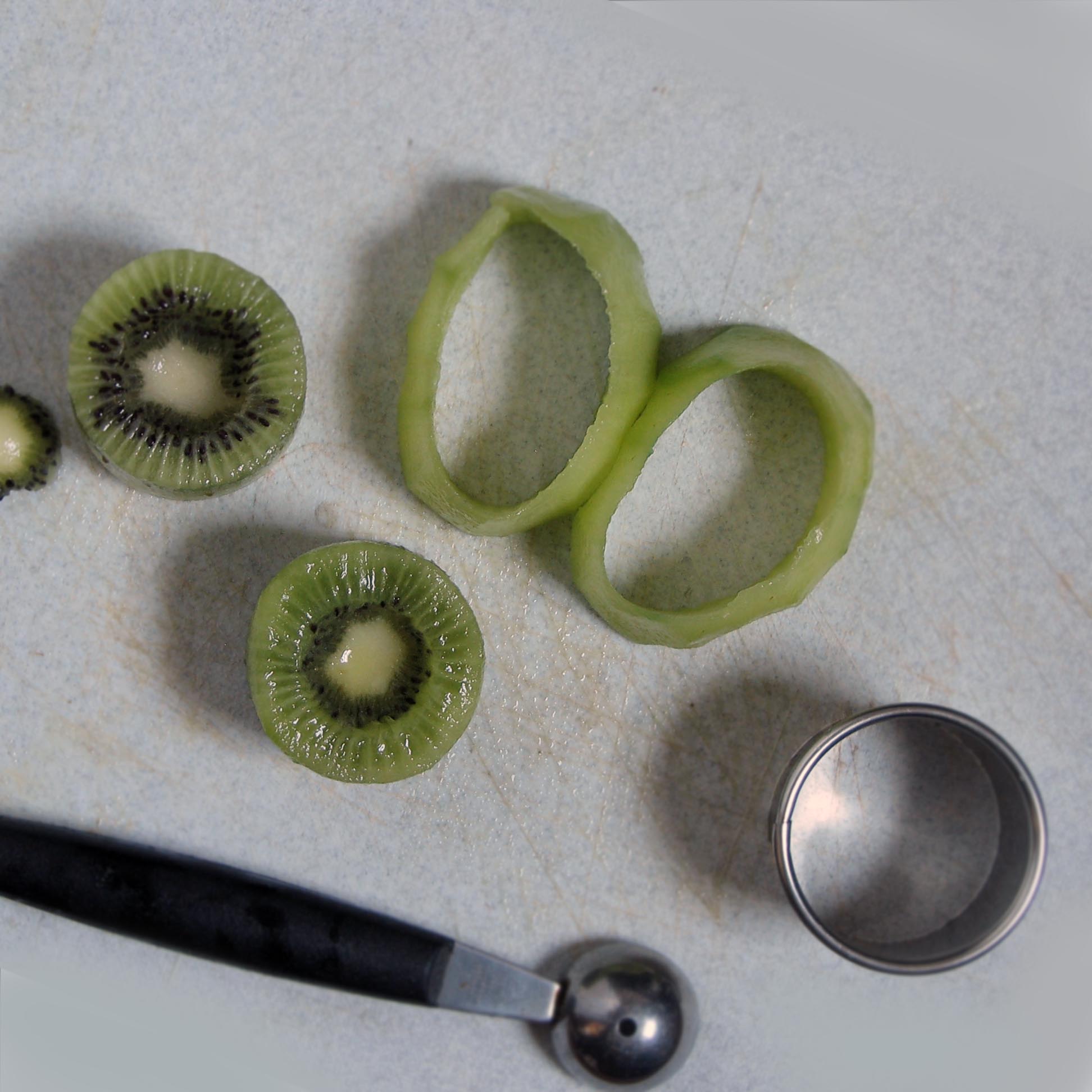 cut-kiwi.jpg