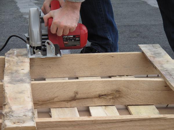 cutting-of-pallets.jpg