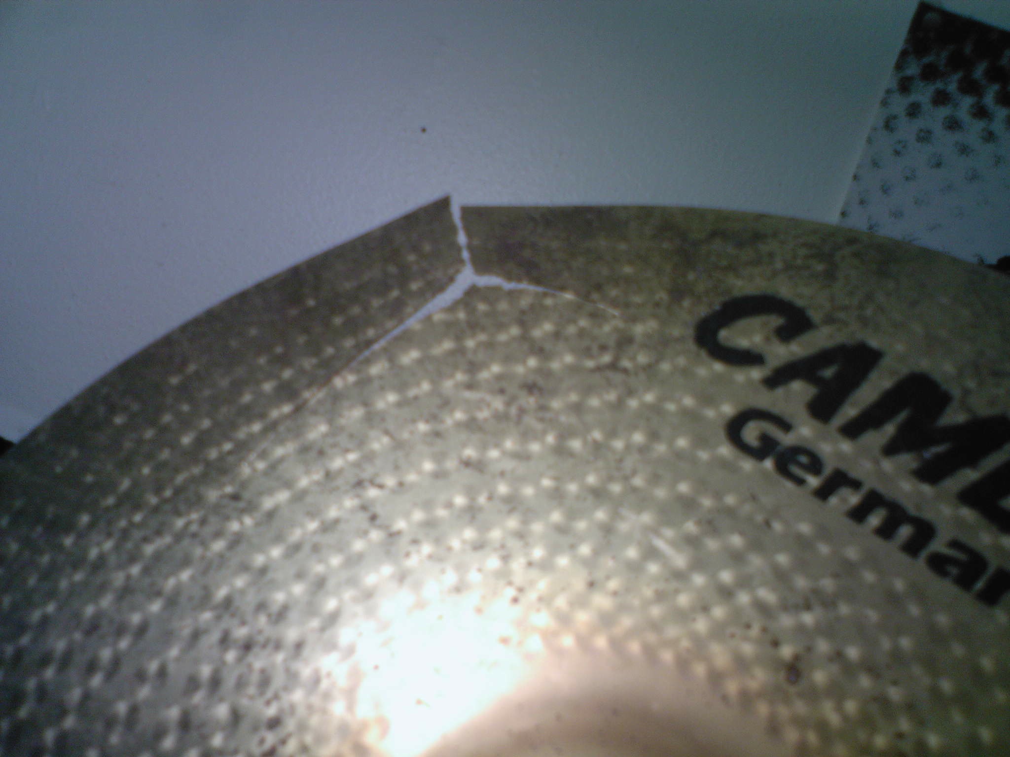cym_edge_crack.jpg