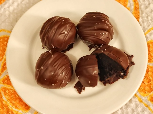 dark-chocolate-orange-cake-balls-with-sea-salt.jpg