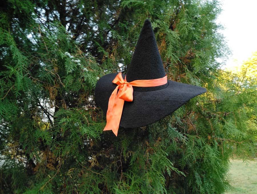 diy-witch-hat-tree.jpg