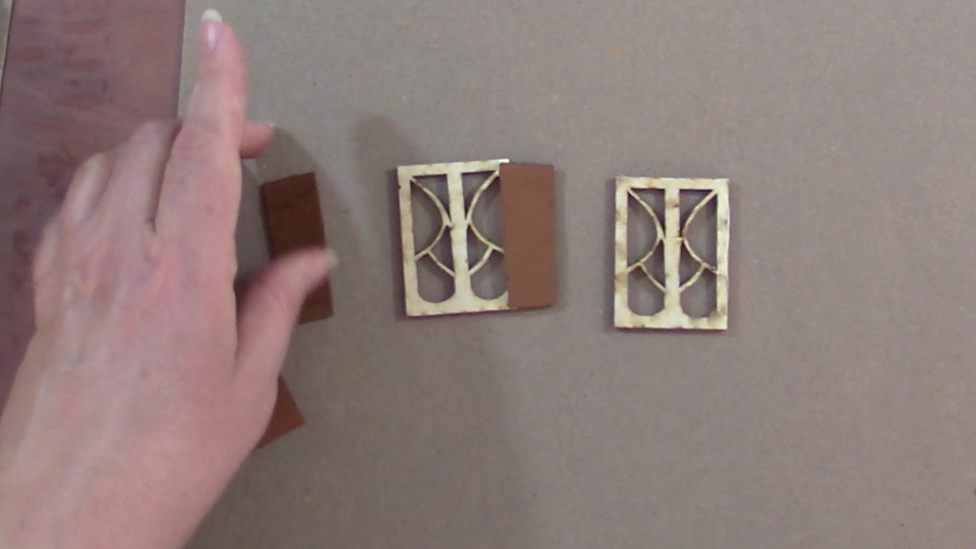 door hinges.png