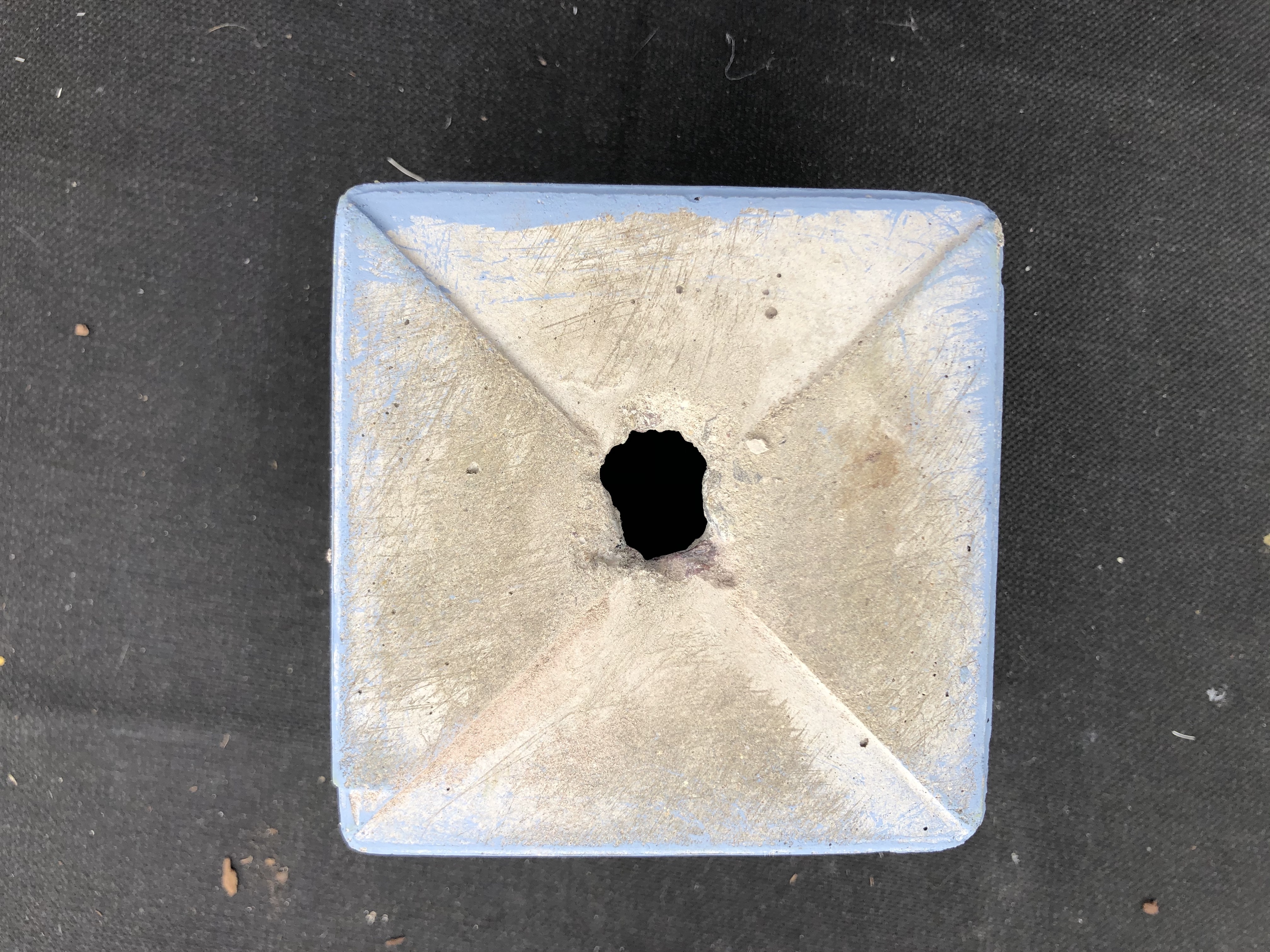 drainageHoleSquarePot.jpg