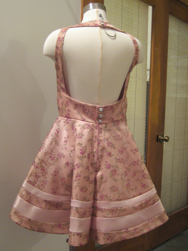 dressback1i.jpg