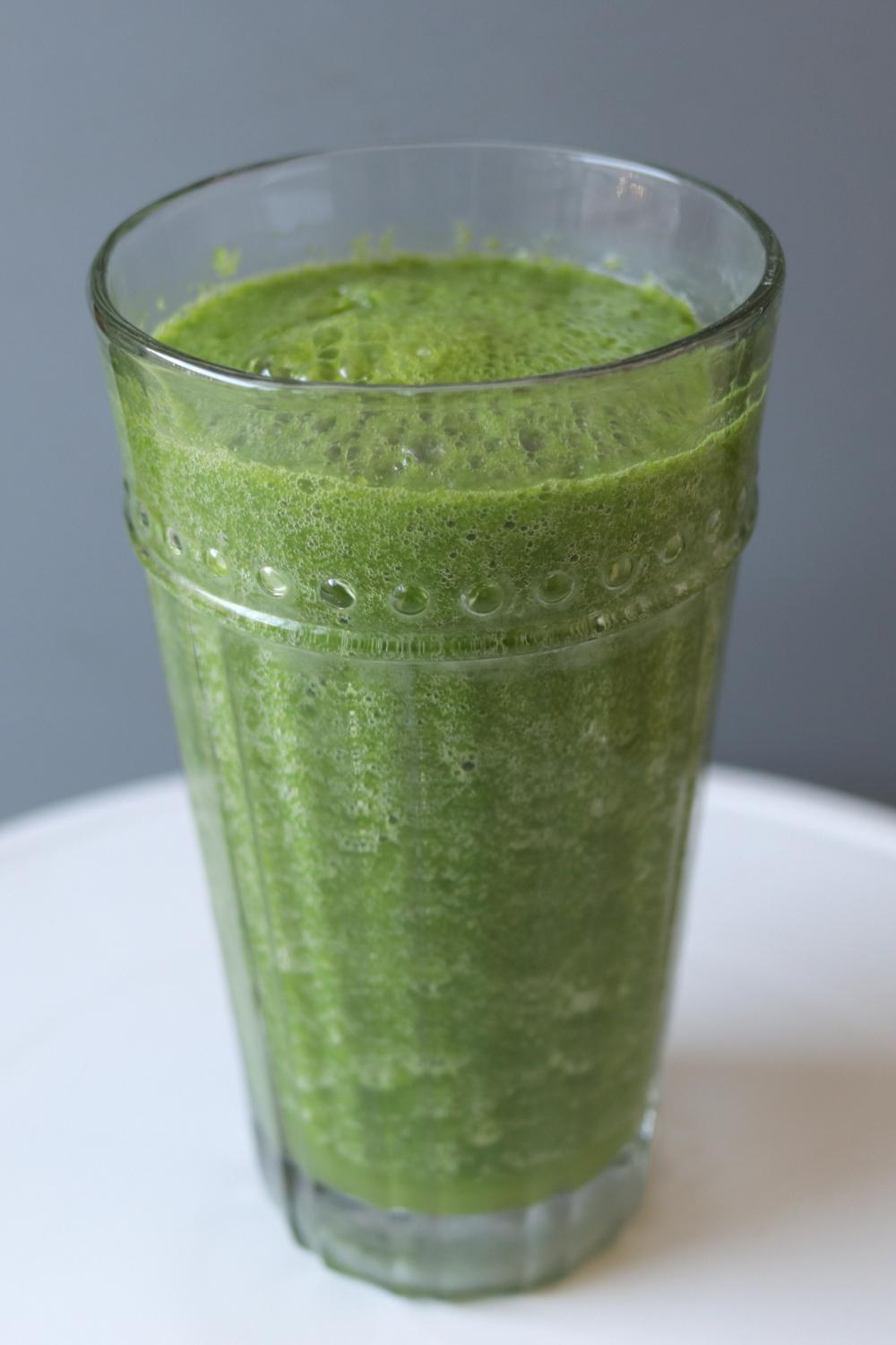 easy homemade green smoothi Long hi res.jpg