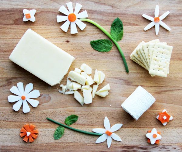 edfl1-flower-cheese-big-board-beauty.jpg