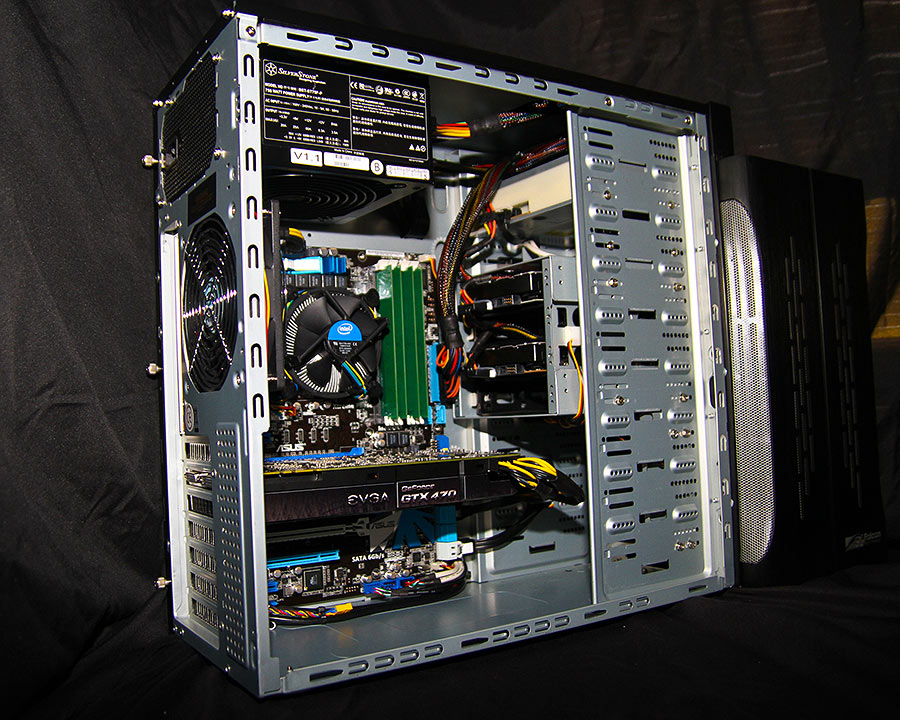 falcon-northwest-talon-computer-review-case-open.jpg