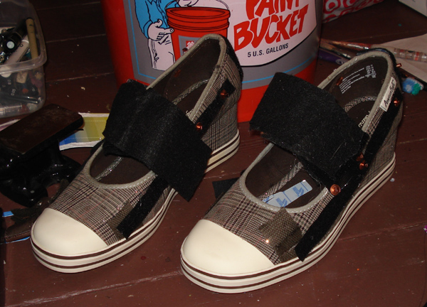 feet shoe velcro 2.jpg