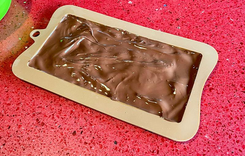 fill the mould with chocolate.jpg