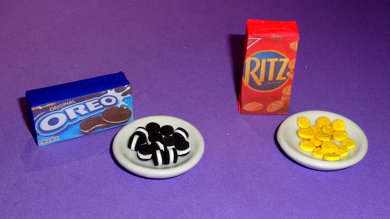 final pic oreo cookies and ritz crackers.jpg