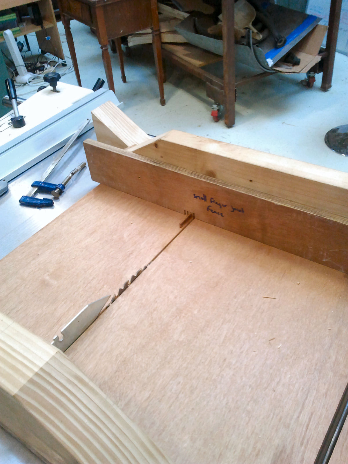 finger joint jig with sled.jpg