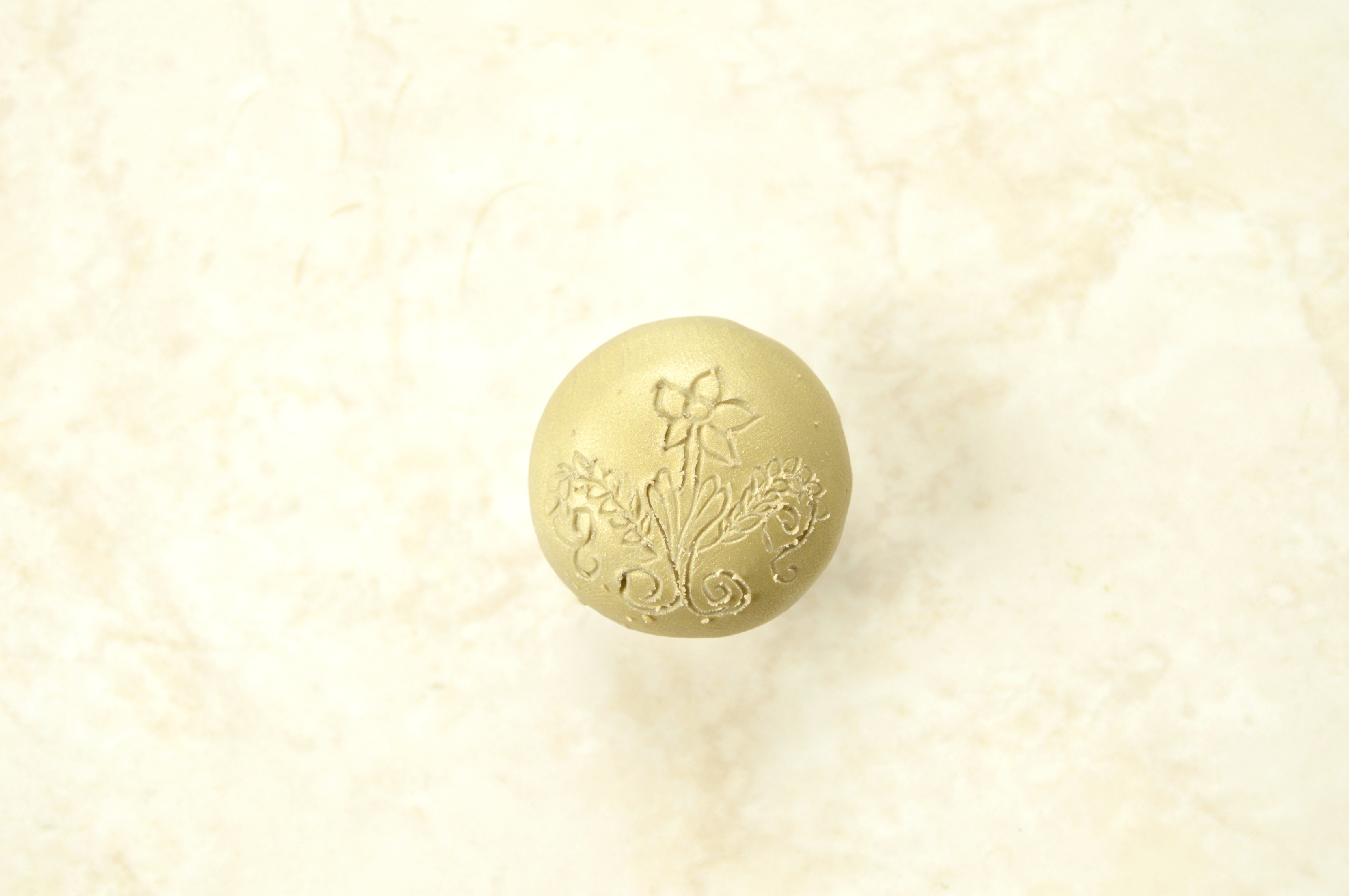 flower carved clay knob.jpg