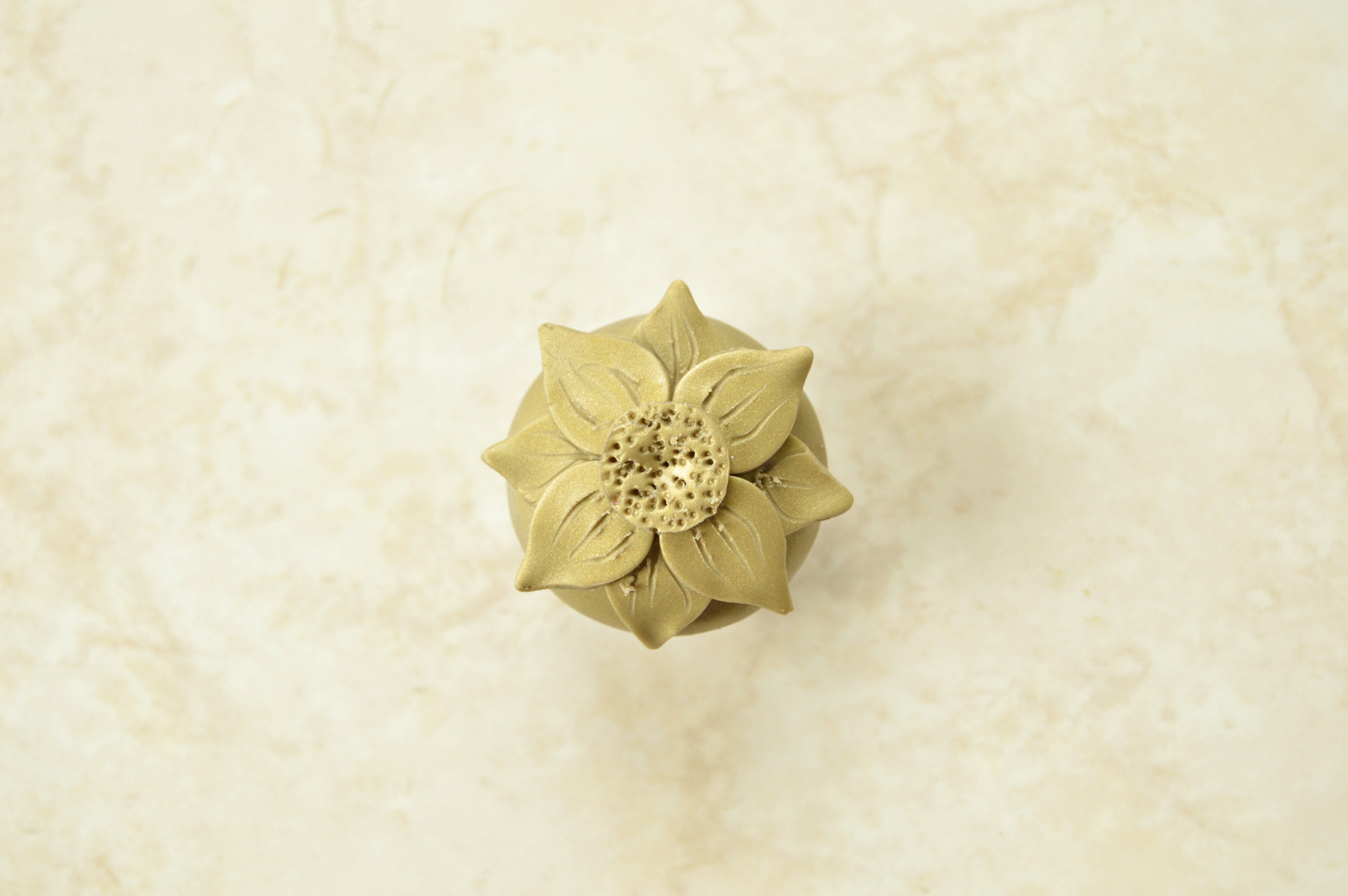 flower drawer knobs.jpg