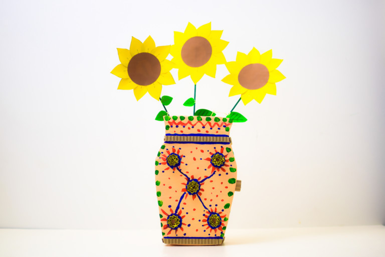 flower-vase-with-paper-768x514.jpg