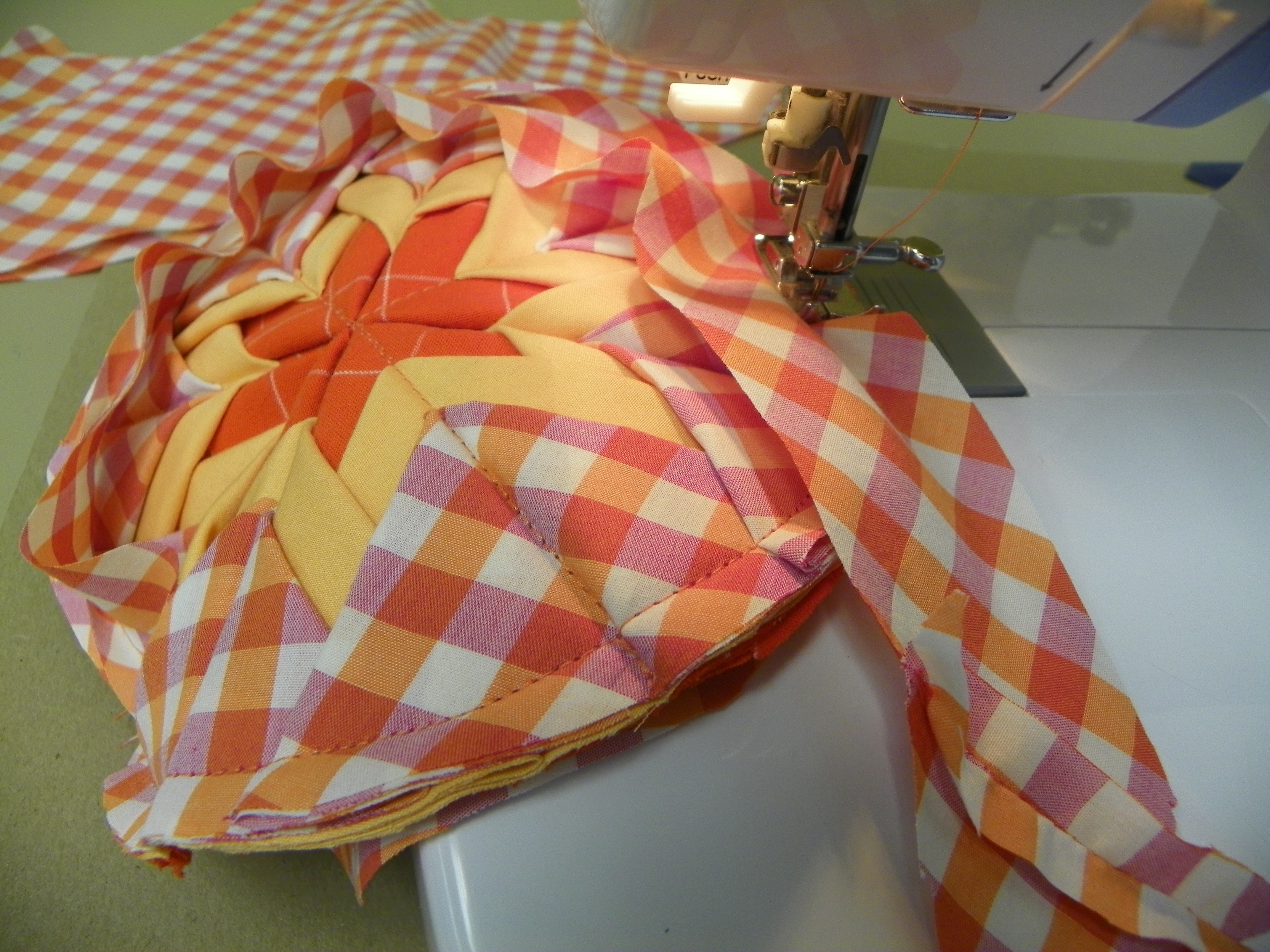 folded fabric pot holder 007.jpg