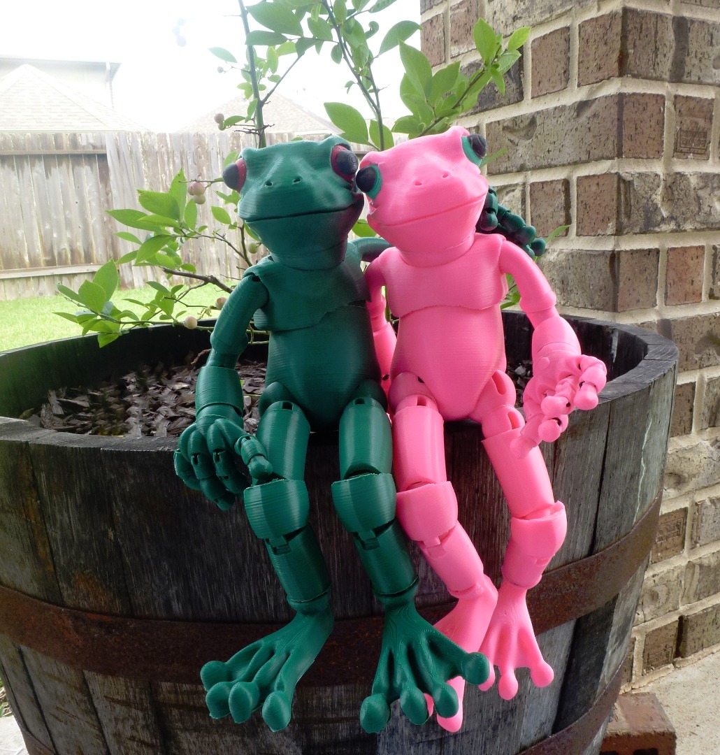 froggy_together_on_pot.jpg