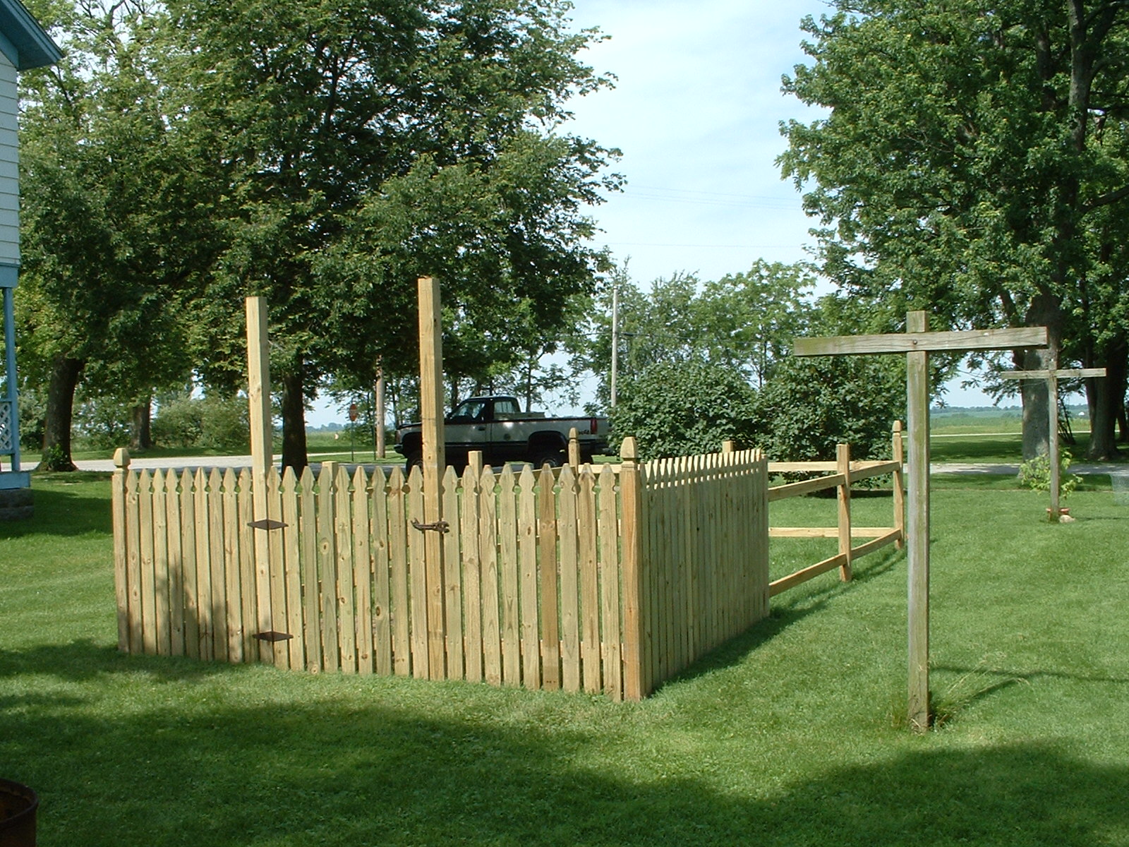 garden fence 2.JPG