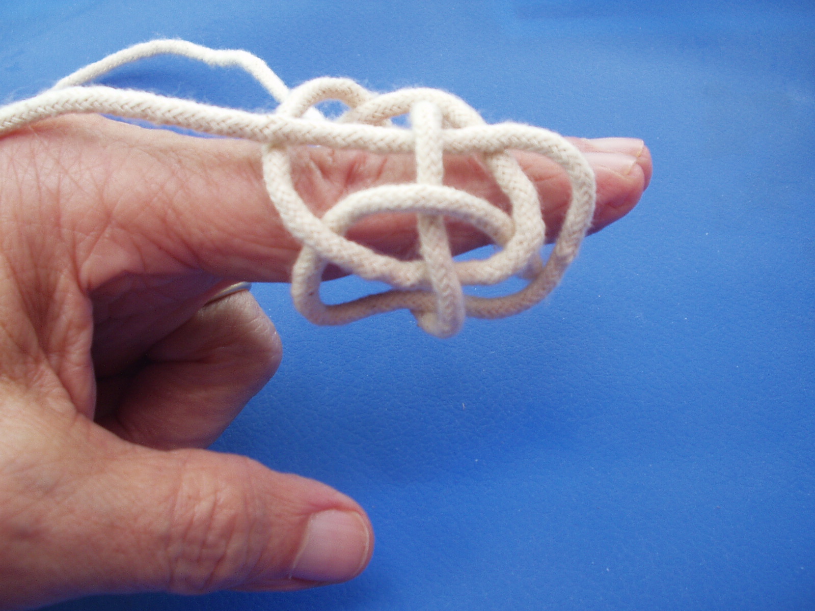 globe knot 007.JPG