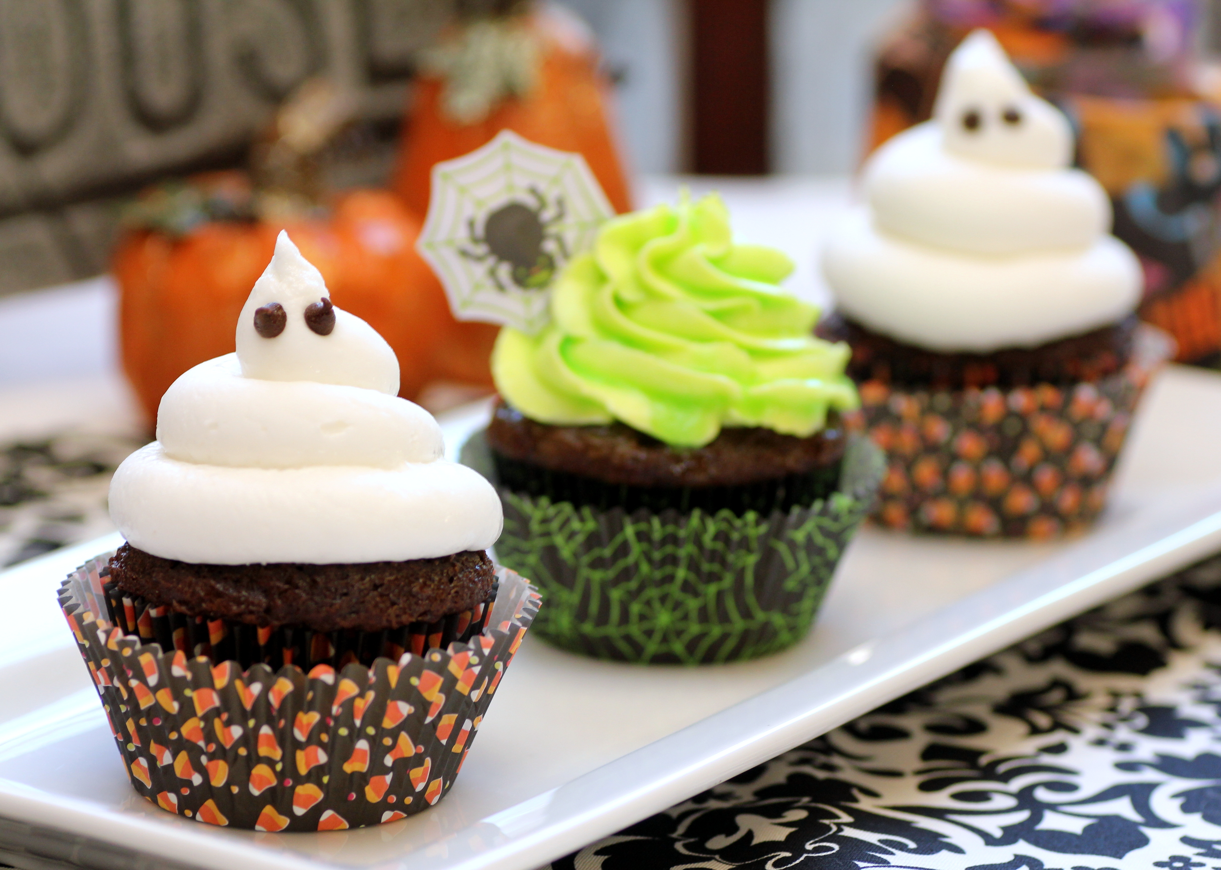 glow-in-the-dark-cupcakes.JPG